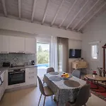 Giardinia Homes With Private Pool Hébergement de vacances *