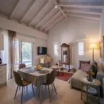 Hébergement de vacances Giardinia Homes With Private Pool Gazátika