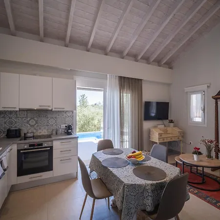 Giardinia Homes With Private Pool Casa de Férias *