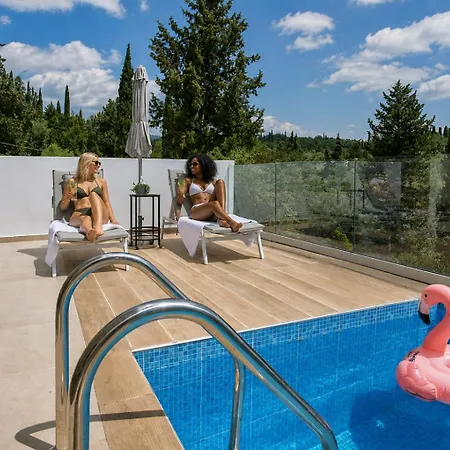 Giardinia Homes With Private Pool