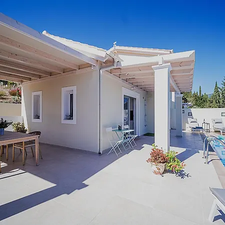 Giardinia Homes With Private Pool Nyaraló