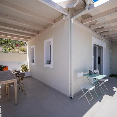 Сasa de vacaciones Giardinia Homes With Private Pool Gazátika