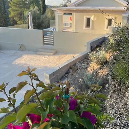 Giardinia Homes With Private Pool Nyaraló *
